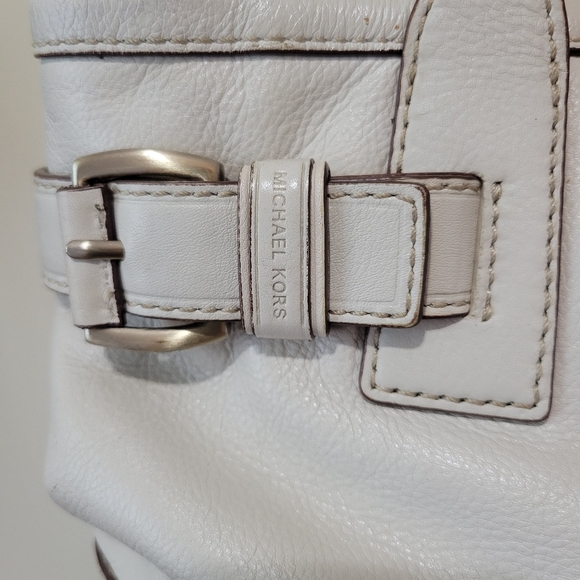 Michael Kors Millbrook Vanilla Medium Tote - Picture 3 of 9